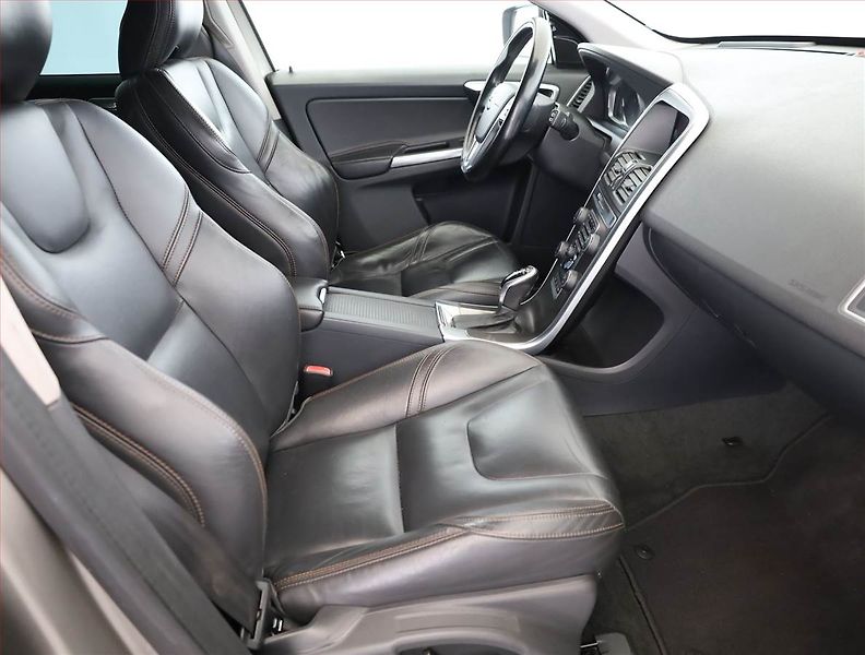 Volvo XC60 (2014) D4, Automat, Serv.kniha, Navi - fotka 7 z 14