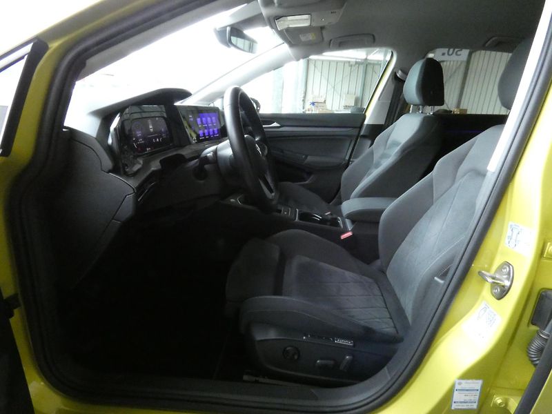 Volkswagen Golf (2020) Style 1,5 TSI - fotka 19 z 30