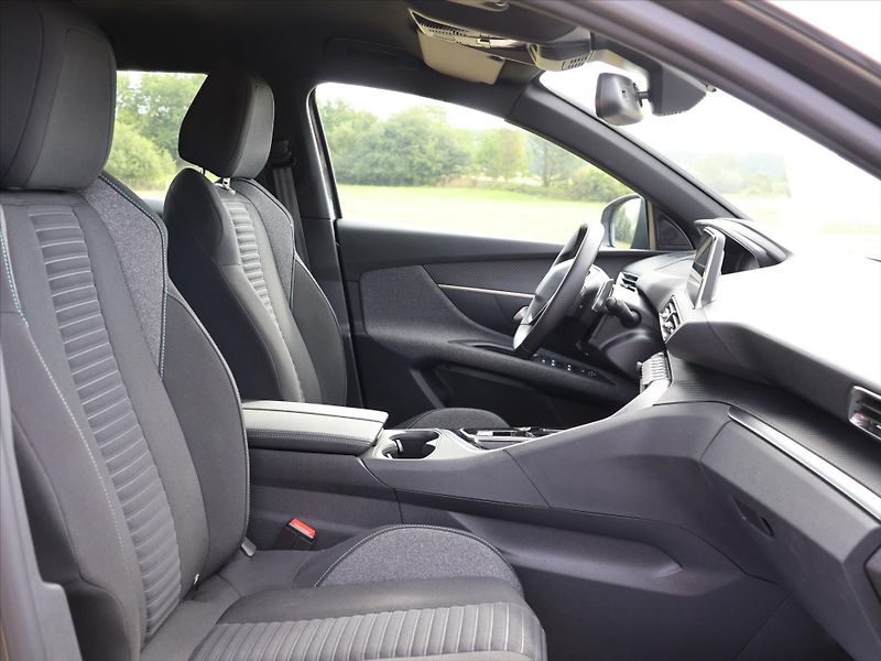 Peugeot 3008 1,2 96kW Active Pack DPH CZ - fotka 11 z 30