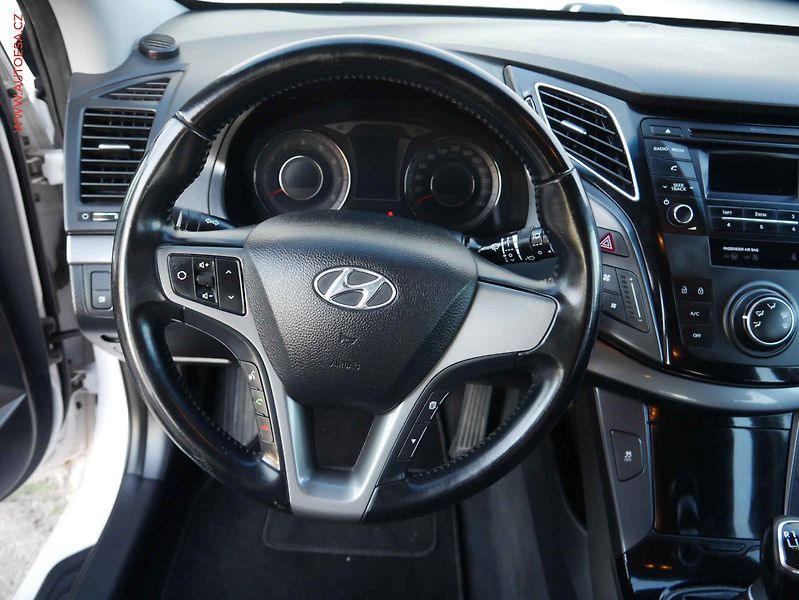 Hyundai i40 (2016) 1.6GDi, Xenon, AC - fotka 14 z 17