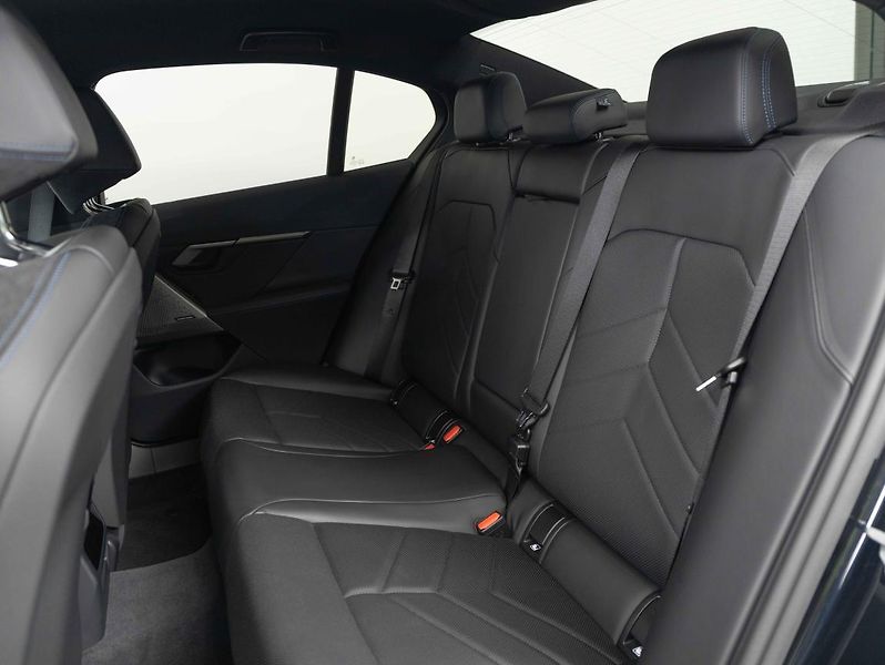 BMW i5 eDrive40 - fotka 22 z 22