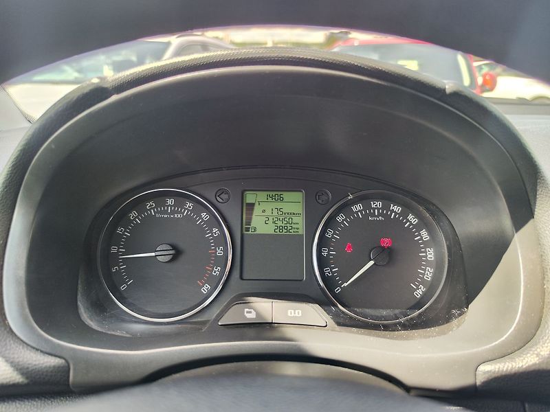 Škoda Fabia 1.6 TDi/55kW Ambiente - fotka 13 z 28