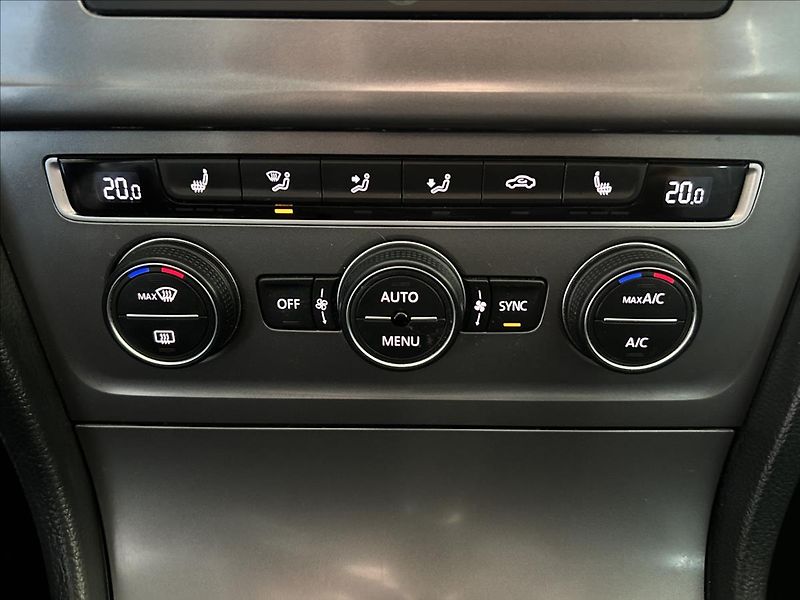 Volkswagen Golf 1,2   TSI,LOUNGE,SERVISKA,2.MA - fotka 19 z 28