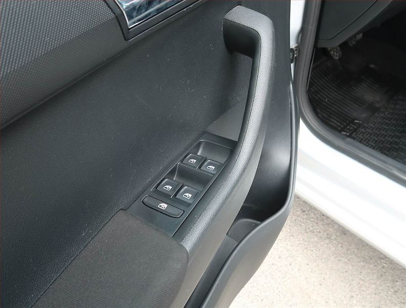 Škoda Fabia (2022) 1.0 TSI, Serv.kniha - fotka 16 z 17
