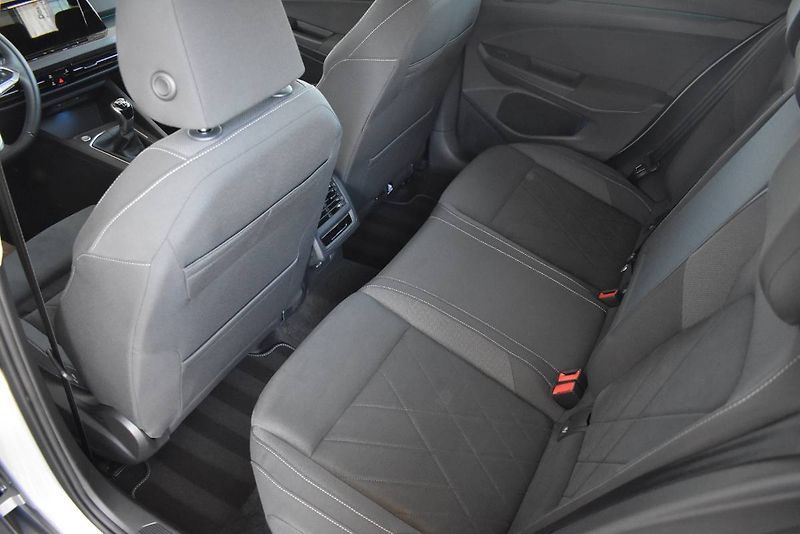 Volkswagen Golf (2021) 1.5TSI 96kW, LED - fotka 11 z 23