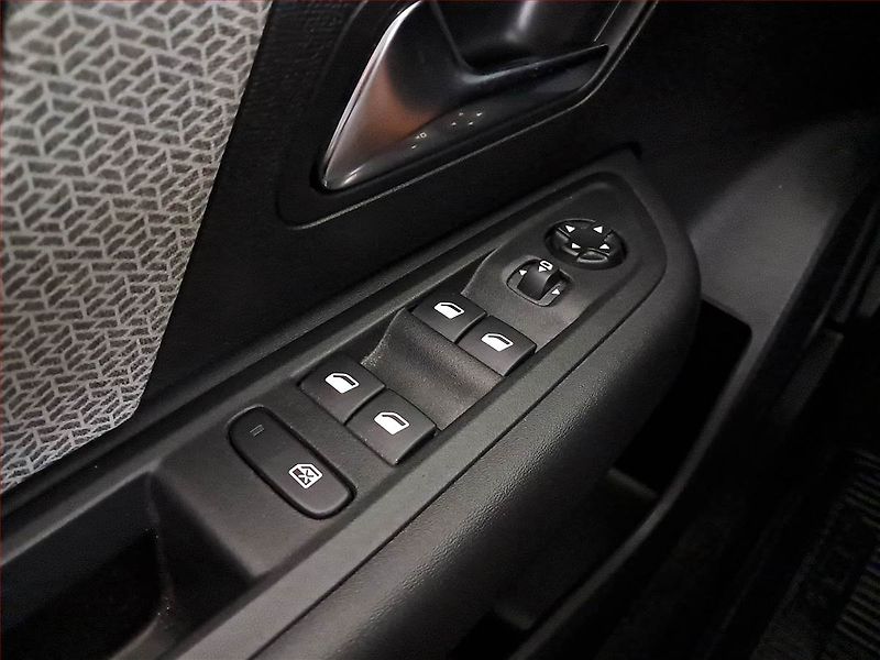 Citroën C4 (2023) 1.2 PureTech - fotka 18 z 18
