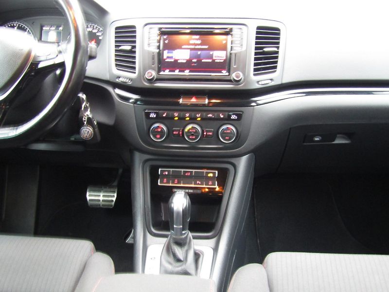 Volkswagen Sharan (2017) 2. 0 TDI 135kW DSG  ACC - fotka 16 z 40