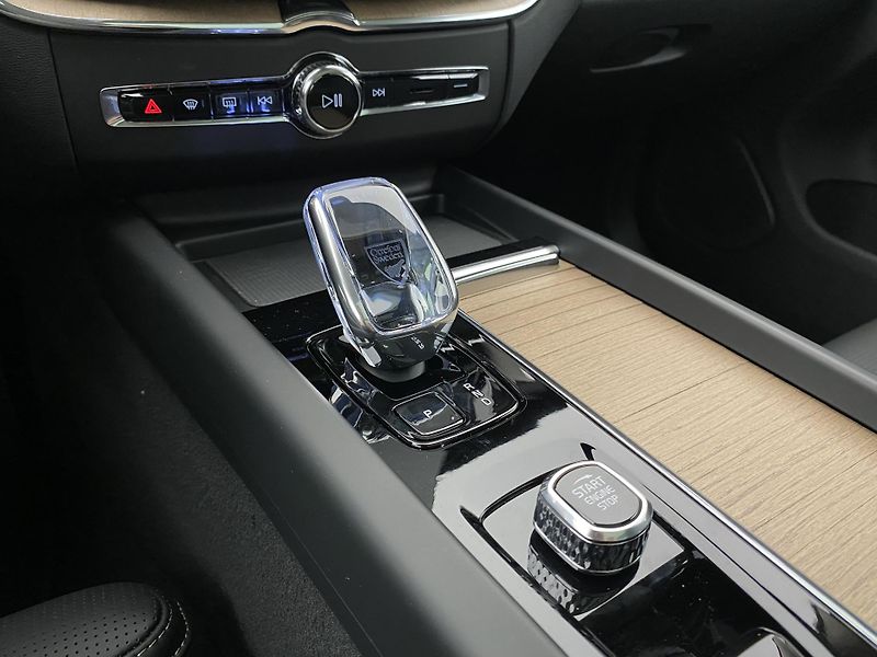 Volvo XC60 B5 AWD BRIGHT ULTRA AUT CZ - fotka 27 z 60