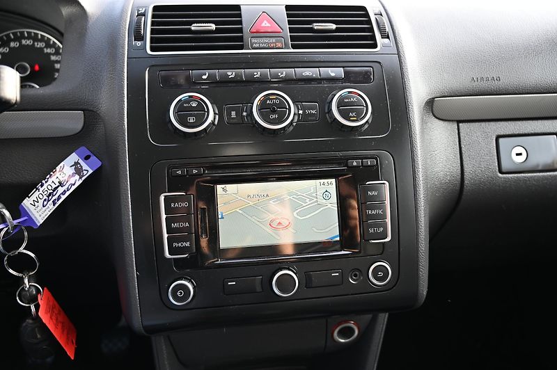Volkswagen Touran 2.0TDI 103KW Match 7Míst 11/12 - fotka 14 z 49