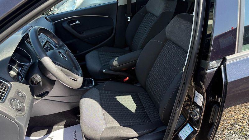 Volkswagen Polo (2014) 1.2TSi 66kW *Alu*Tažné*PDC* - fotka 9 z 23