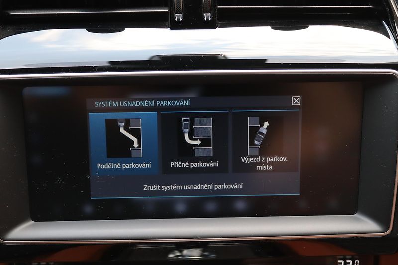 Jaguar F-Pace SVR 5.0 V8 AWD 405kW DPH - fotka 31 z 50