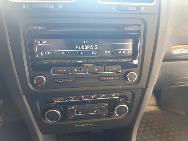 Volkswagen Golf 1.4 MPI DIGIKLIMA TEMPOMAT - fotka 10 z 22