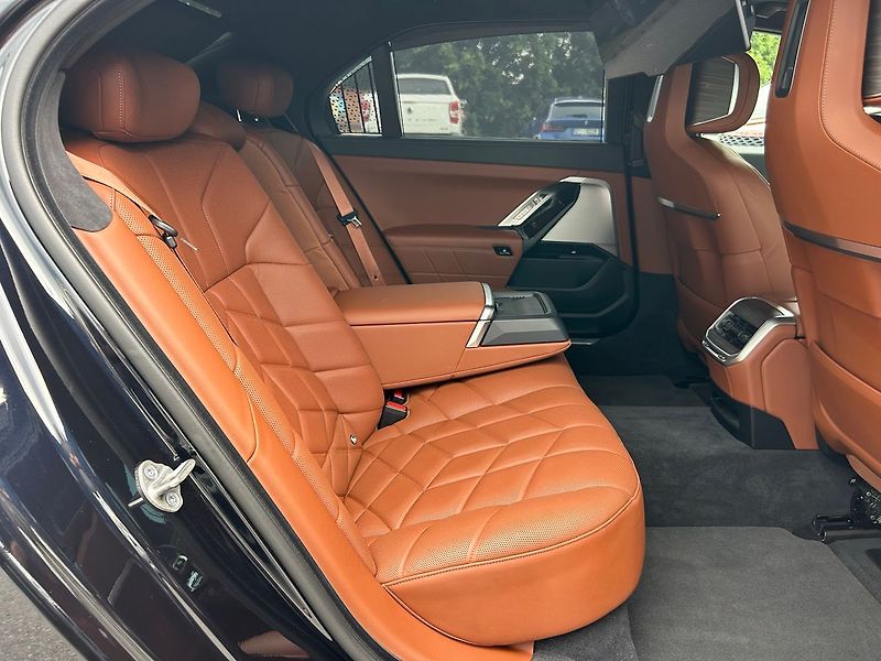 BMW Ostatní i7 xDrive 60 TV TOP 2025 - fotka 36 z 44