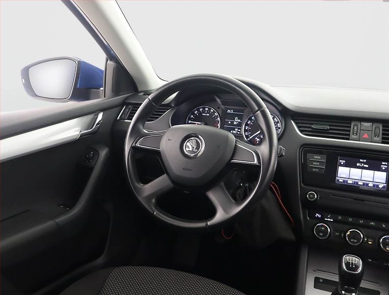 Škoda Octavia (2014) Elegance 1.6 TDI, Tempomat - fotka 7 z 17