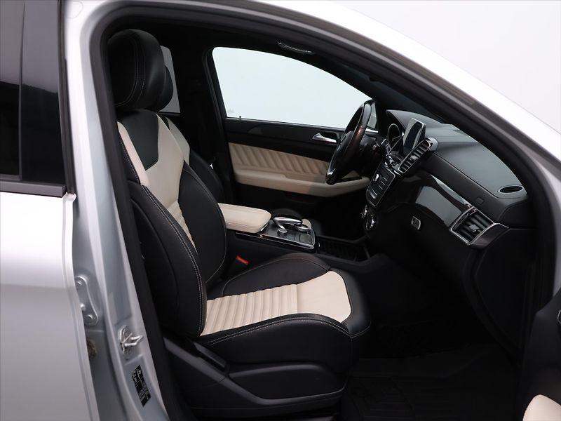 Mercedes-Benz GLE 3,0 350d 190kW 4Matic CZ DPH - fotka 13 z 36