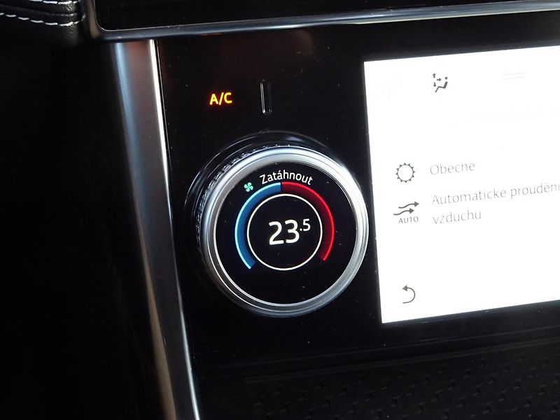 Jaguar XE D180 R - Dynamic SE - fotka 42 z 47
