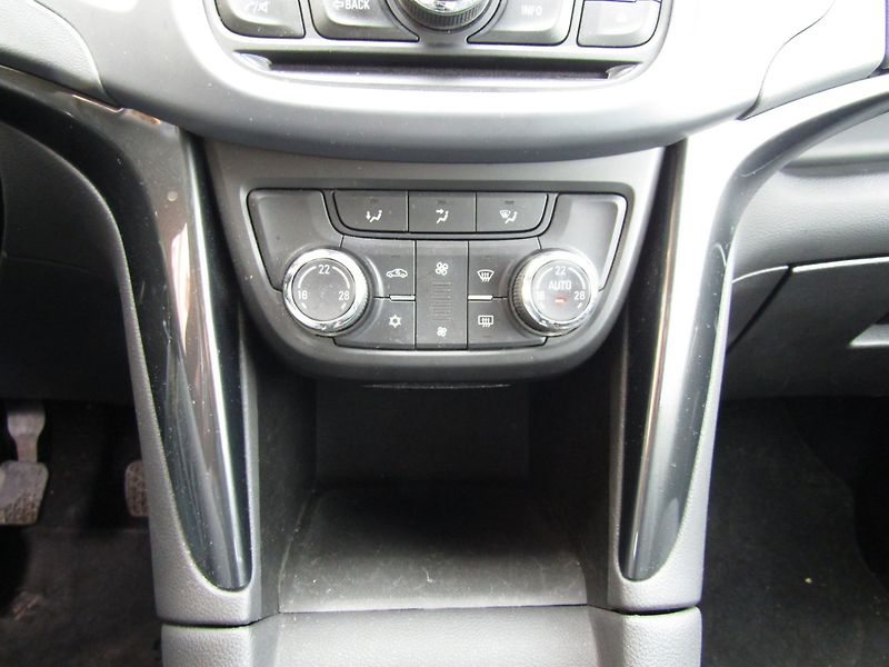 Opel Zafira (2015) 2.0 CDTi ÚPLNÁ SERVISNÍ HISTOR - fotka 36 z 48
