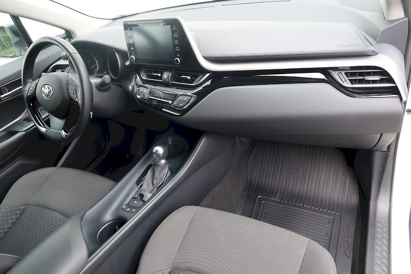 Toyota C-HR (2023) Comfort Business 1,8  Hybrid e - fotka 11 z 31