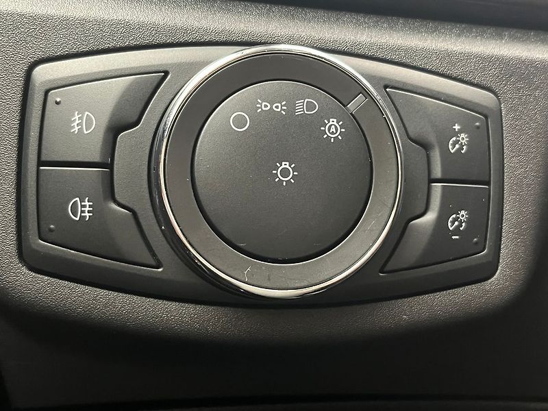 Ford Mondeo 2.0 EB Titanium manuál - fotka 20 z 69