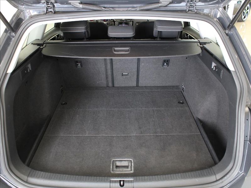 Volkswagen Golf 2,0 TDi 110kW DSG Highline ČR - fotka 17 z 18