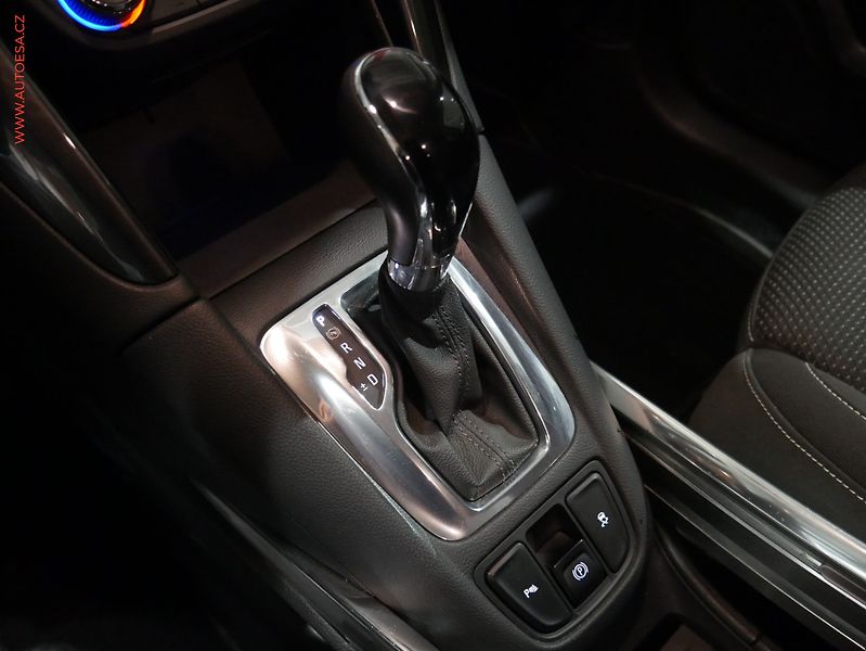 Opel Zafira (2018) 2.0 Tourer, Automat - fotka 19 z 20