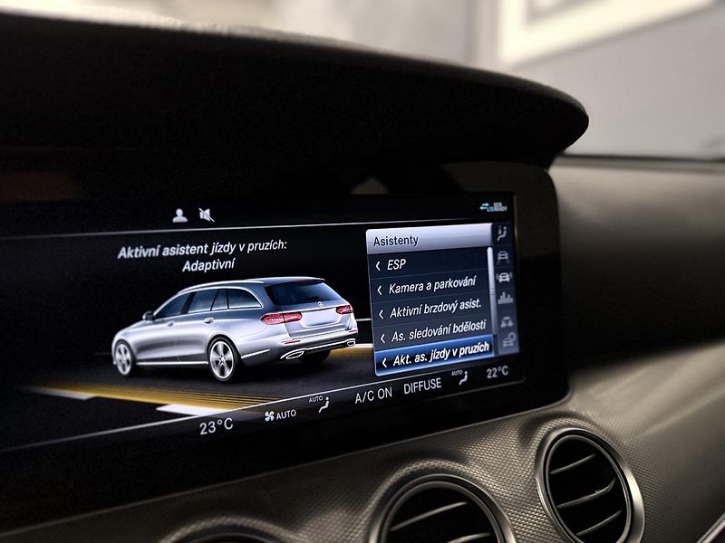 Mercedes-Benz Třídy E (2018) 220D,TOP ,TZ, adaptivní tempo - fotka 29 z 34