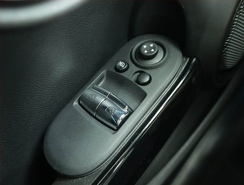 Mini Ostatní (2023) Cooper SE 32 kWh, SoH 100% - fotka 17 z 19