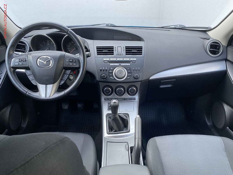 Mazda 3 (2009) 1.6i, Xenon, výhřev.sed - fotka 8 z 16