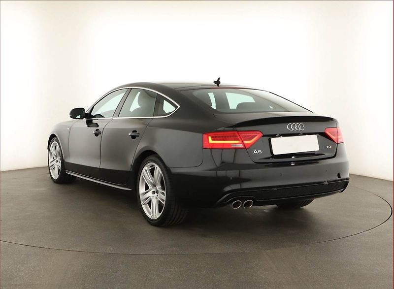 Audi A5 (2016) S-Line 2.0 TDI, Kůže, Navi - fotka 4 z 16