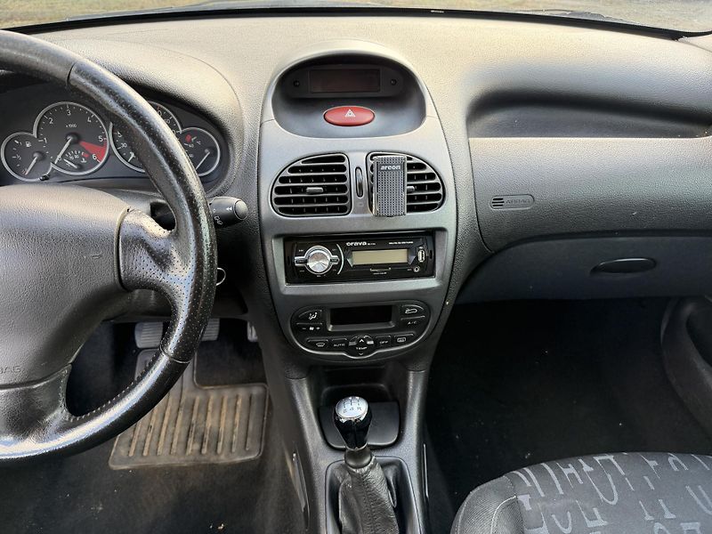 Peugeot 206 2.0 HDI XS - fotka 13 z 17
