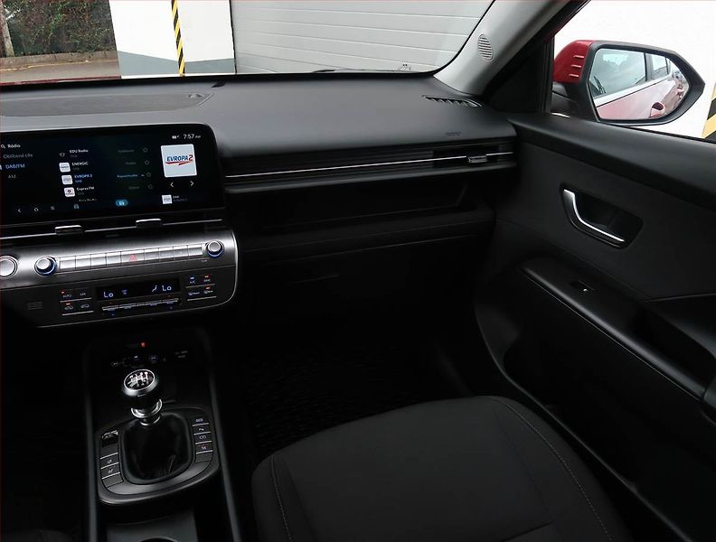 Hyundai Kona (2024) Smart 1.0 T-GDI - fotka 8 z 21
