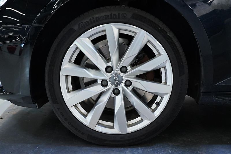 Audi A4 - fotka 10 z 26