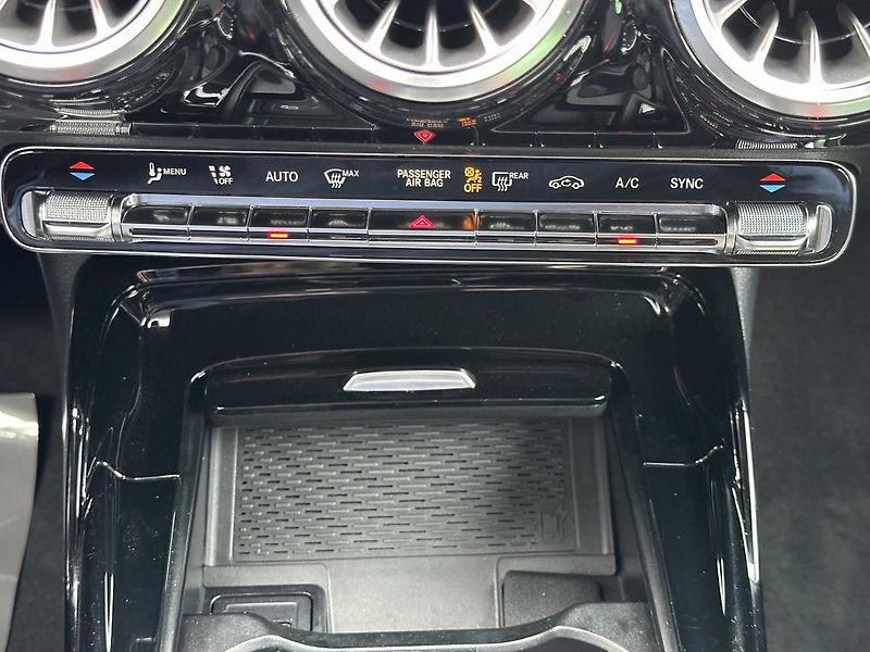 Mercedes-Benz Třídy A A 45AMG-S-4M-ČR-PERFORM - fotka 34 z 38