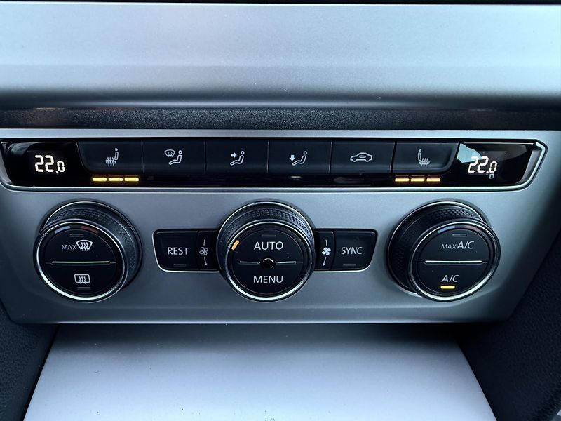 Volkswagen Passat 1,4 TSI Comfortline Navi - fotka 31 z 45