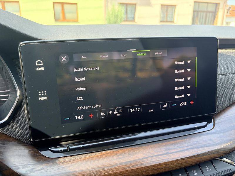 Škoda Octavia SCOUT 2.0 TDI DSG MATRIX - fotka 42 z 56