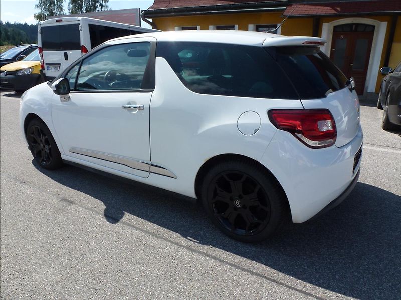 Citroën DS3 1,6 16V VTi THP SportChic - fotka 13 z 49