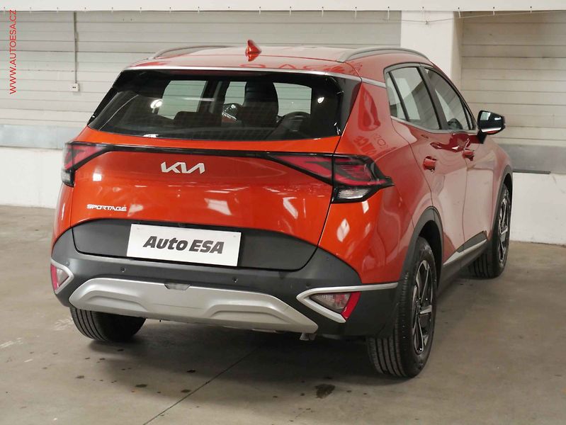 Kia Sportage (2023) 1.6 T-GDi, ČR, AT, LED - fotka 6 z 22