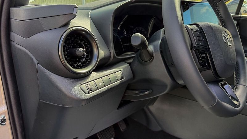 Toyota C-HR 1.8. HEV Comfort Limited EDITI - fotka 10 z 24