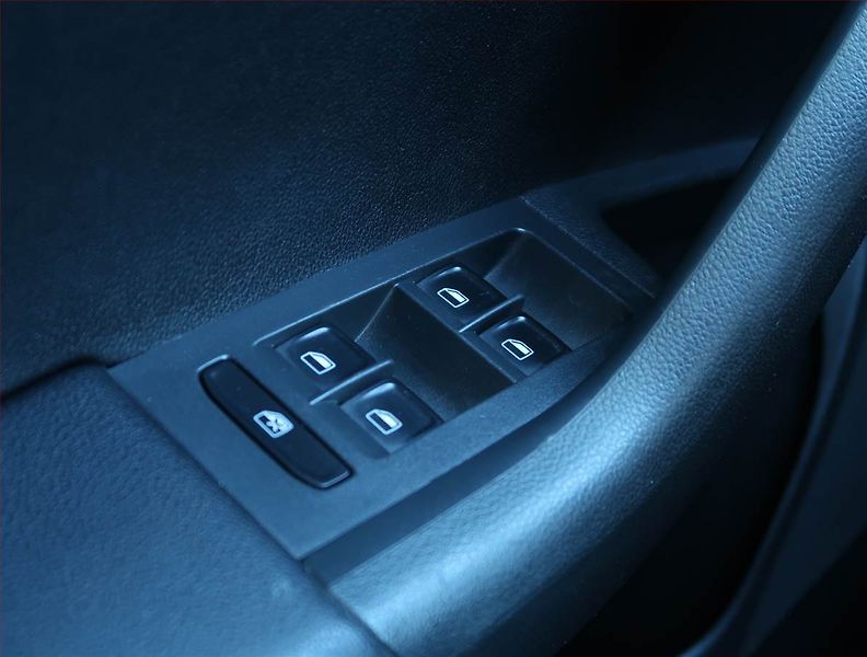 Škoda Octavia (2014) 1.6 TDI, Serv.kniha, Tempomat - fotka 16 z 17
