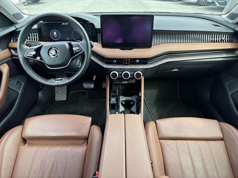 Škoda Superb (2024) Combi 2.0 TDI DSG L&K - fotka 5 z 33