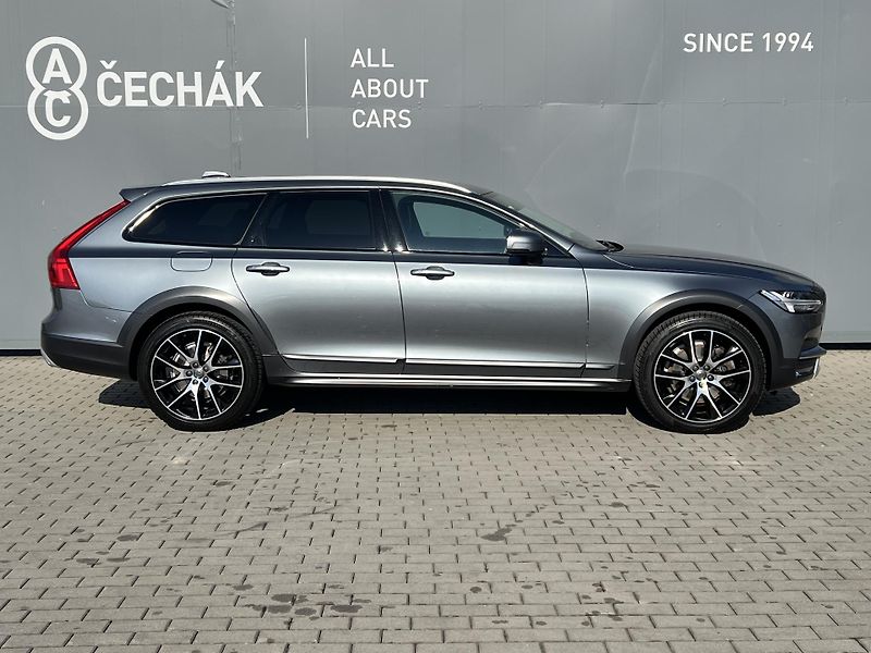 Volvo V90 (2019) 2.0d*173Kw*CrossCountry*4x4*AT - fotka 4 z 43