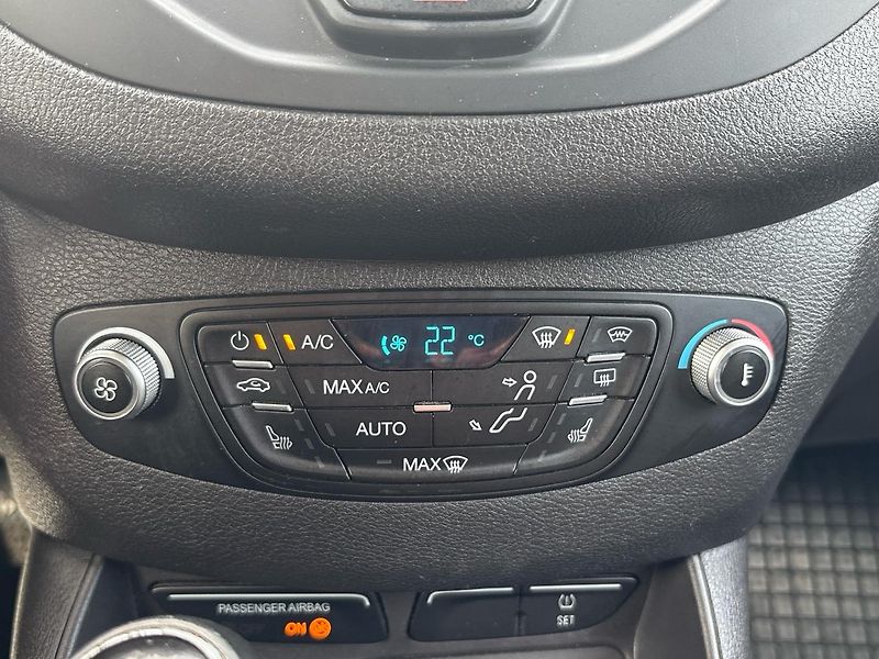 Ford Tourneo Courier (2017) 1.0 EcoBoost 74kW - fotka 25 z 34