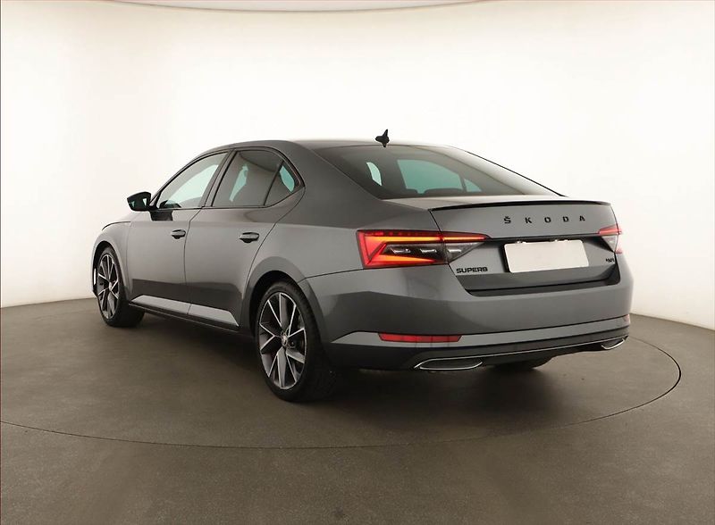 Škoda Superb (2022) Sportline 2.0 TDI - fotka 4 z 20