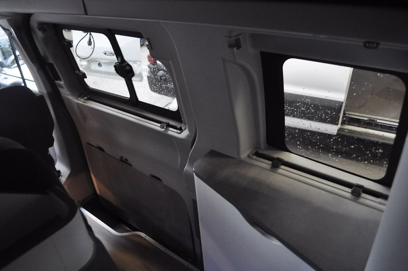 Ford Transit Custom Nugget Titanium 125kW Automat - fotka 18 z 25