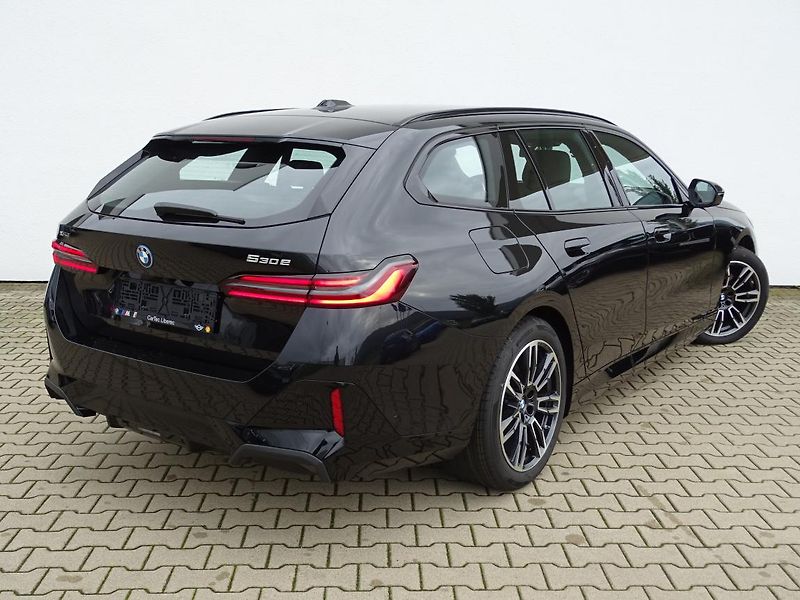BMW Řada 5 530e xDrive Touring - fotka 3 z 6