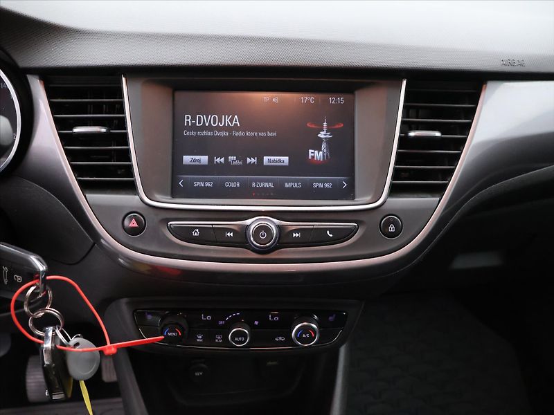 Opel Crossland X 1,2 T CZ Innovation Serv.Kniha - fotka 13 z 23