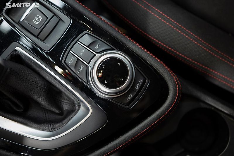 BMW Řada 2 216d Active Tourer - fotka 16 z 32