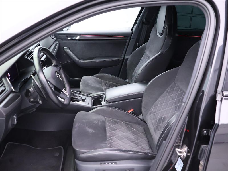 Škoda Superb 2,0 TDI 140kW DSG CZ Sportline - fotka 12 z 38