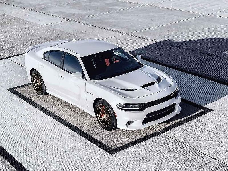 Dodge Charger SRT Hellcat.