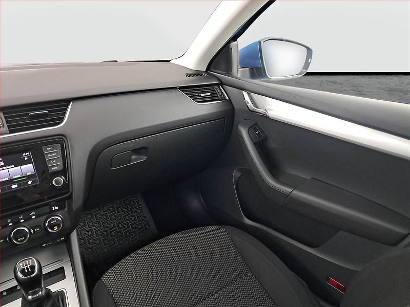Škoda Octavia (2014) 1.6 TDI, Navi, Tempomat - fotka 8 z 19